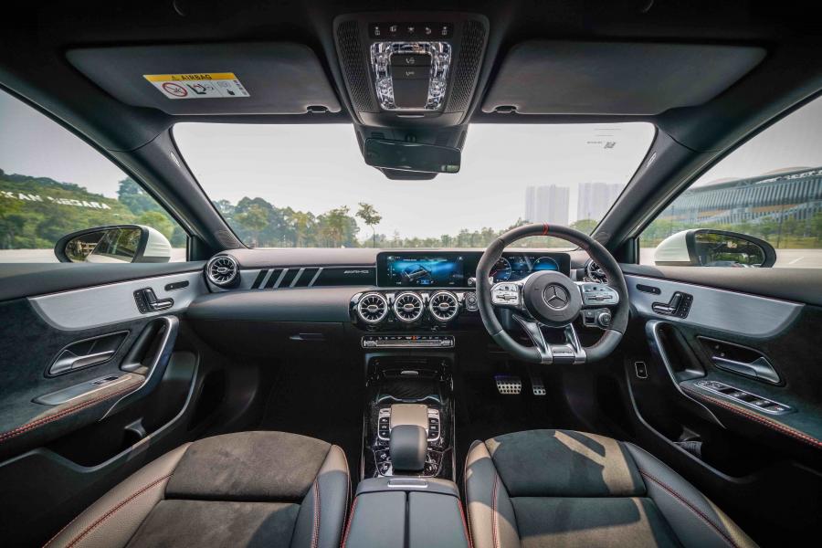 Торпедо Mercedes-AMG A35 4Matic Sedan (V177) 2019 года  (MY) (фото 9 из 9)